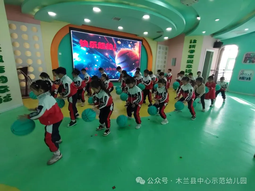 老年人如何安全地进行篮球接球训练?_1